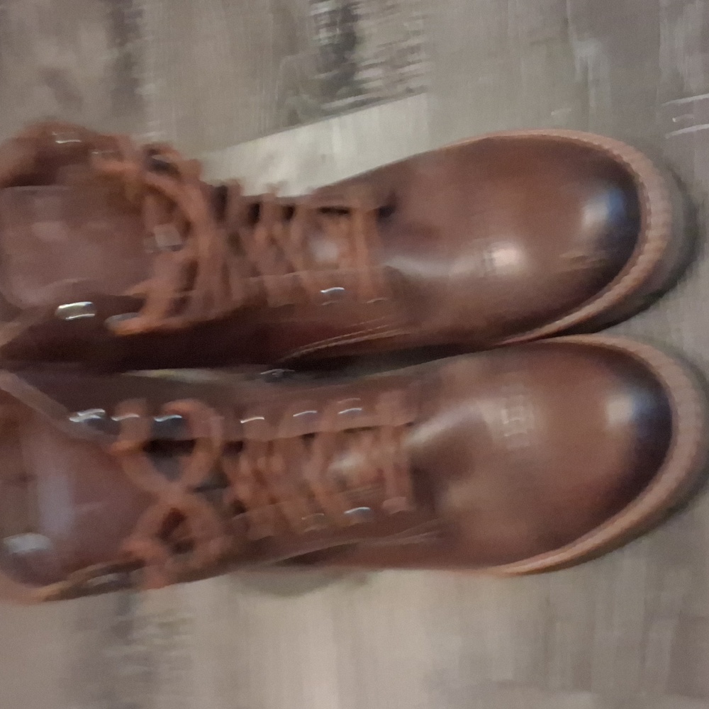 Clarks - Picture 2 of 9